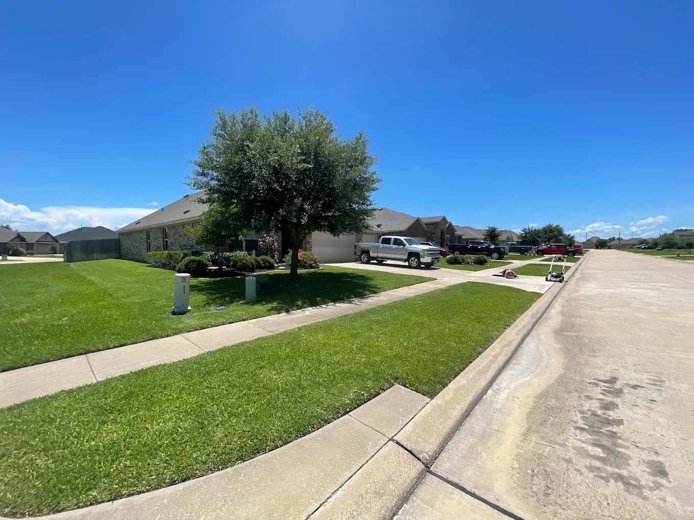 Neighborhood lawn care service in Navasota Texas